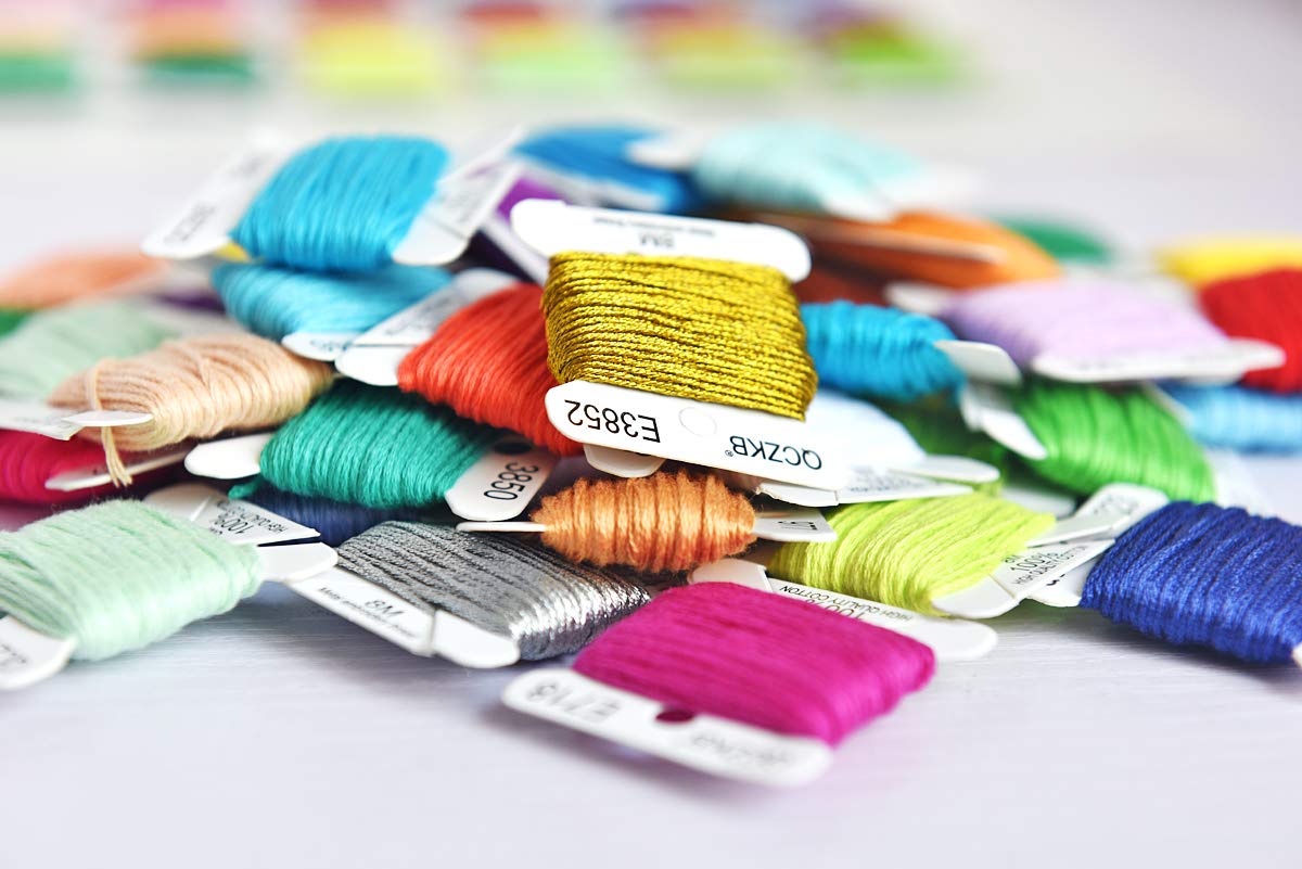 QCZKB 188 Embroidery Floss Set Including Cross Stitch Threads Friendship Bracelet String with 2-Tier Transparent Box, Floss Bobbins and Cross Stitch Kits