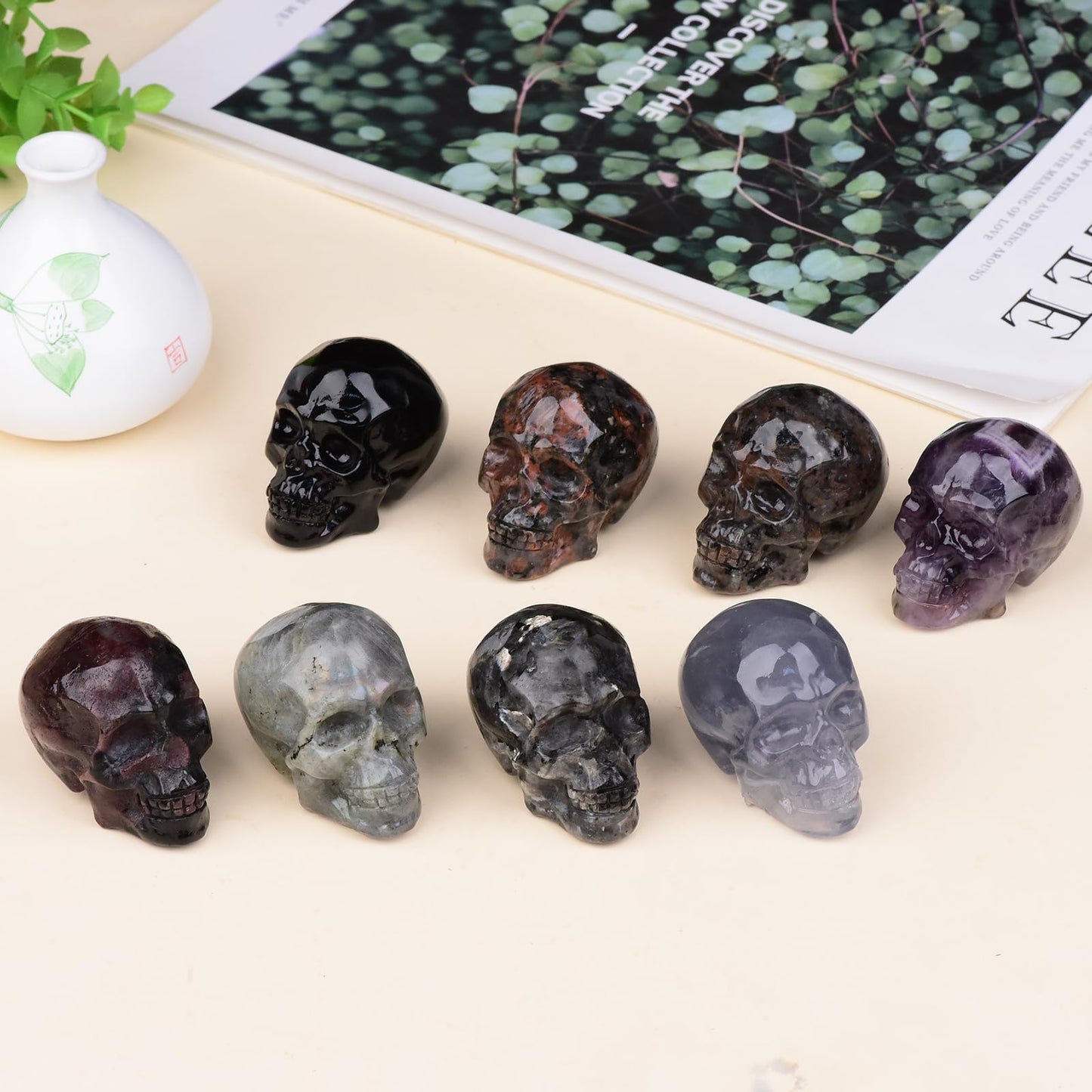 QLRSUXN 2 Inch Dream Amethyst Crystal Skulls Decor,Human Skull Sculpture Statues Healing Crystal Decor,Halloween Skull Figurines,Home Office Decoration Christmas Meditation Gifts for Men Women