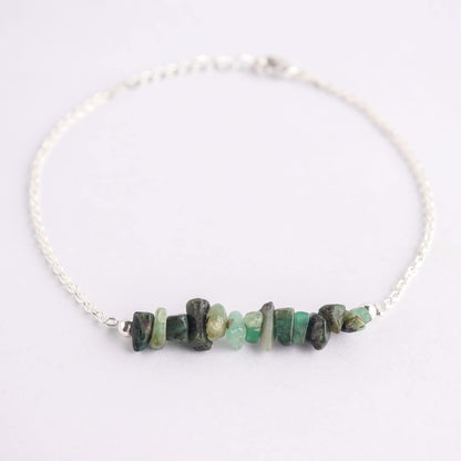 Gemimpression Handmade Emerald Chips Bar Bracelet – Natural Energy Healing Crystals – Silver Plated Adjustable 8 Inch Chain – Christmas Gift