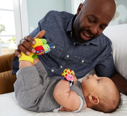 Lamaze Gardenbug - Baby Foot Finder Socks & Wrist Rattle Set - Sensory Development Toys - Newborn Baby Essentials