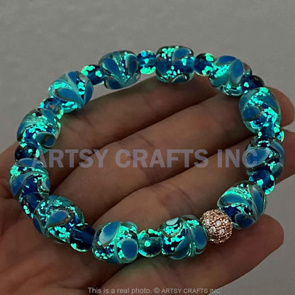 ARTSY CRAFTS INC Peacock Feather Glow in the Dark Firefly Bead Bracelet, Luminous Murano Jewelry Glowing Beaded Bracelet, Stretchy Wristband, Sapphire 6-7"