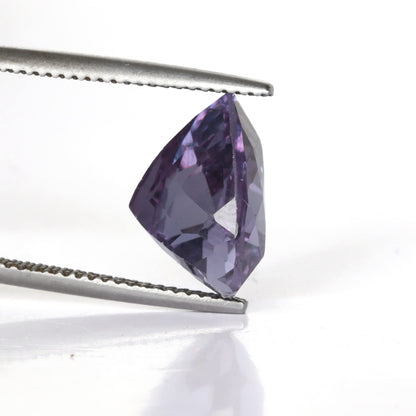 REAL-GEMS Ring Size Stone 7 Carat Color-Changing Alexandrite Trillion Cut Loose Gemstone