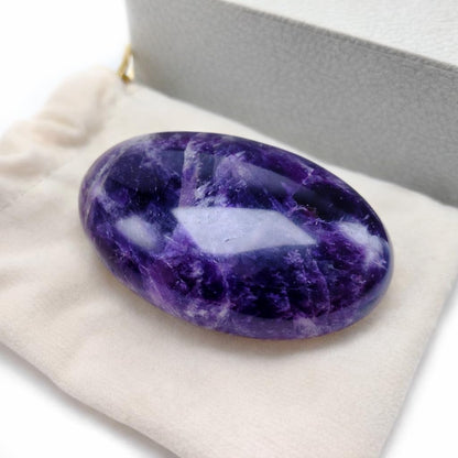 BEAUSIOO 2.4" Amethyst Palm Stone for Anxiety Relief, Healing Crystal for Meditation & Stress Relief, Polished Pocket Stone with Gift Box