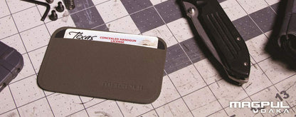 Magpul unisex-adult Polymer DAKA Essential Tactical Slim Minimalist Credit Card Holder Travel Wallet EDC Gear, Flat Dark Earth