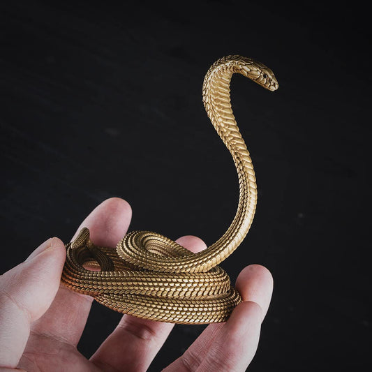 COPPERTIST.WU Cobra Phone Stand Brass Desk Decor – Handcrafted Snake Phone Holder for iPhone & Tablet, Artistic Desk Accessory Sculpture, Unique Gift for Men, Office & Home