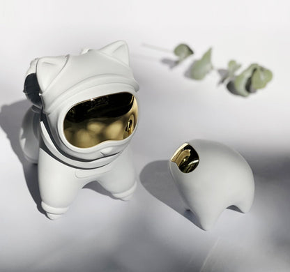 ZMLOOK Mini Space Spirit Statue | Charming Astronaut-Inspired Figurine (3.06" x 2.09" x 3.07") | Perfect Desk, Living Room & Bedroom Decor | Ideal Gift for Space Lovers & Fantasy Enthusiasts（White B）