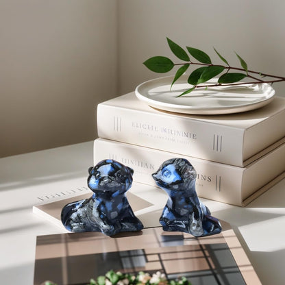 WUYOUSHI Blue Amphibole Otter Figurine - Hand Carved Healing Crystal Otter Statue, Lucky Gemstone Sculpture for Home Office Desk Decor, Spiritual Gift for Animal Lovers & Nature Enthusiasts