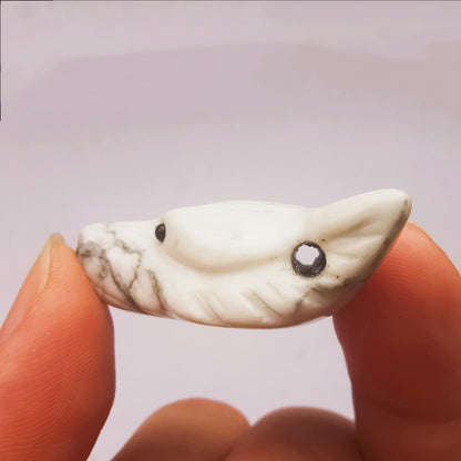Bacatgem White Howlite Turquoise 1.37 inchs Wolf Head Pocket Crystals and Healing Stone Figurine,Haped DIY-Jewelry Pendant