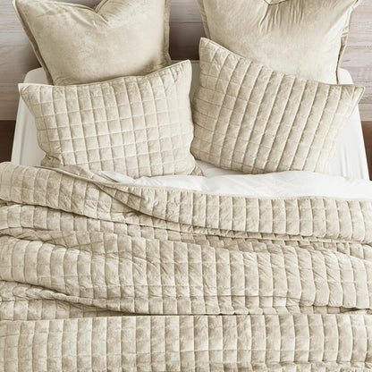 RECYCO Luxury Velvet Quilt Set King Size Bedding Sets, Ultra Soft Velvet Comforter Set, Lightweight Channel Box Stitch Oversized Bedspread Coverlet for All Season, with 2 Shams, Beige