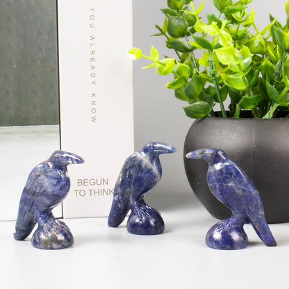 QLRSUXN Natural Blue Sodalite Raven Figurines,2 Inch Healing Crystal Animal Statues,Lucky Guardian Pocket Crow Figurines as Women’s Gifts,Raven Statues for Office Home Decor and Ornament.