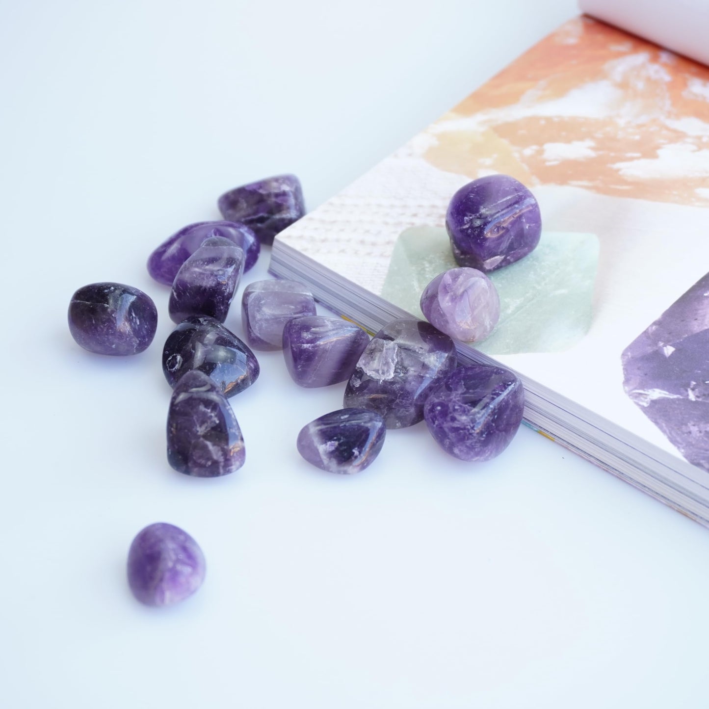 Sisamn 3Lb Amethyst Crystal Tumbled Stone Bulk Healing Crystals Stones Set Polished Raw Amethyst Crystal Stones Rocks for Jewelry Making, Reiki Healing