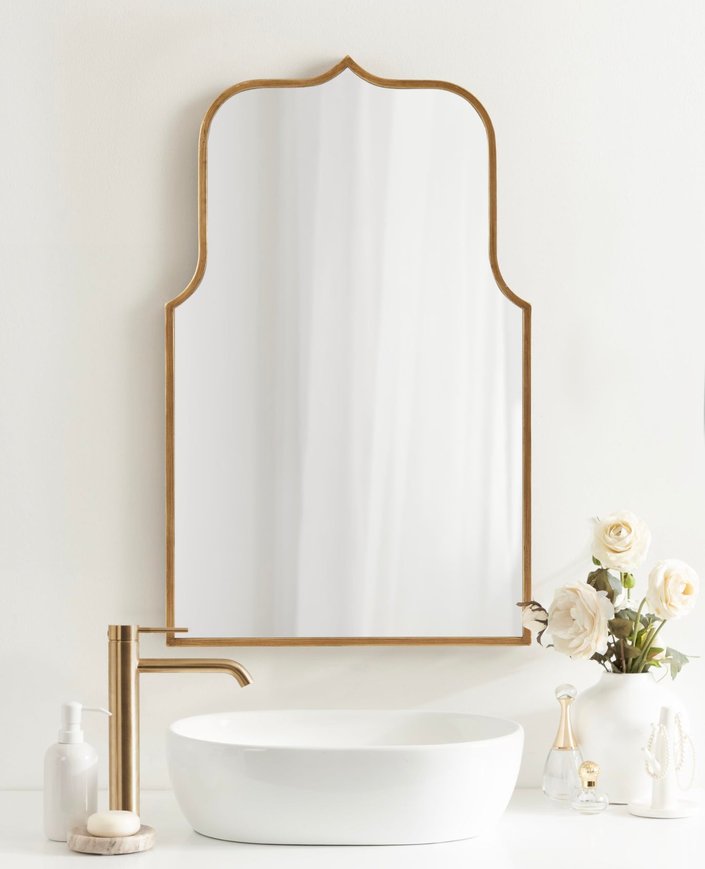 Kate and Laurel Gezella Glam Scalloped Arched Wall Mirror; 22 x 36; Antique Gold; Stunning Glamorous Decorative Tall Arch Mirror with Soft Scallops and Slim Moroccan Frame