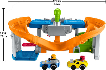 Fisher-Price Little People Hot Wheels Toddler Toy Race and Go Track Set with Lights Sounds & 2 Cars for Pretend Play Kids Ages 18+ Months