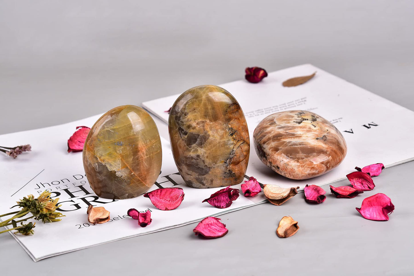 AMOYSTONE Single Orange Moonstone Rock Stones Collection Polished Crystal Healing Reiki Home Decor, Carved Polished, Irregular 0.7~1 LBS