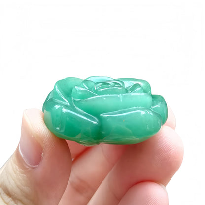 Sunshcat Natural Green Aventurine Crystal Rose Pendant,Three Dimensional Carved Healing Meditation Jewelry Crystals and Healing Stone Figurine,Suitable for DIY Jewelry Making and Valentine's Day Gift