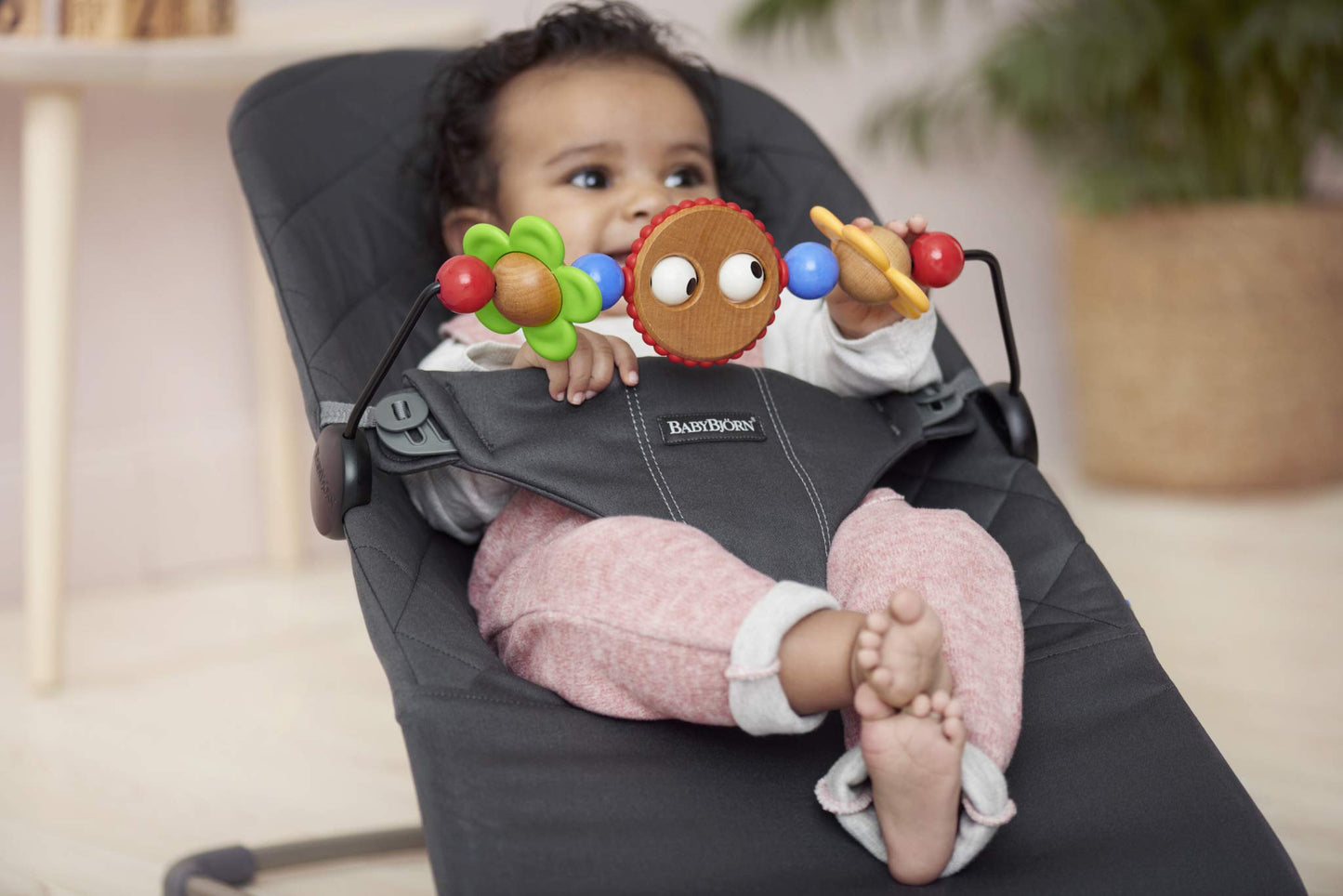 BabyBjörn BABYBJORN Wooden Toy for Bouncer - Googly Eyes (080500US),1 Count (Pack of 1)