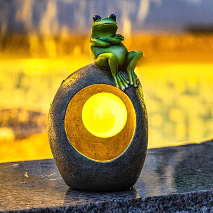 WHIMSYNOOK 9.1" Resin Perched Frog Solar LED Garden Statue Light, Ideal for Porch, Lawn, Yard, Housewarming, or Birthday Gifts for Mom, Family, and Froggy Lovers