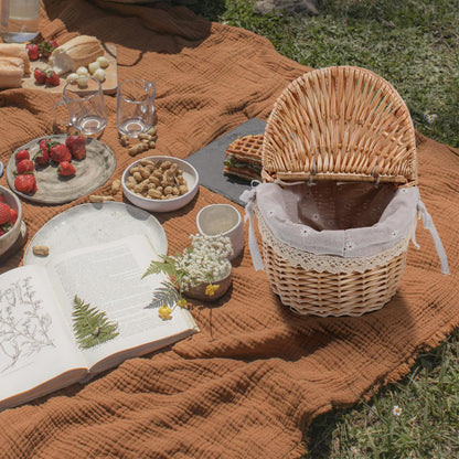 Wicker Picnic Basket with Lid and Handle: Small Hand Woven Rattan Tote Basket Food Hamper Gift for Wedding Easter Outdoor Beach Picnic Camping