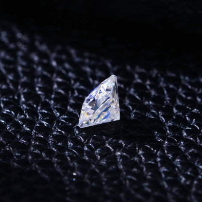1-5 Carats Moissanite Loose Stone Lab Grown Synthetic Diamond Loose D Color Round/Oval/Heart/Princess/Cushion/Asscher/Pear/Marquise/Radiant/Emerald Cut Moissanite Loose Gem Stones for Ring Pendant Jewelry Making Gift (Princess Cut, 1 Carats)