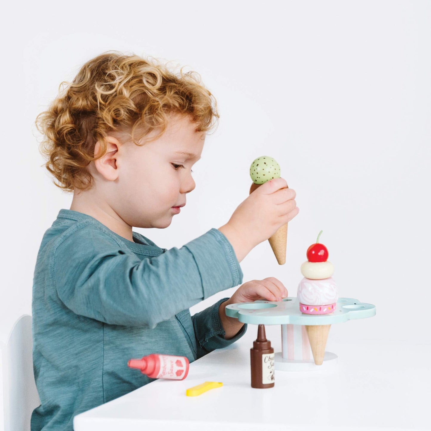 Le Toy Van - Educational Wooden Toy Honeybake Colourful Wooden Carlo's Gelato Pretend Ice Cream Toy | 12 Pieces - Great Role Play Gifts For A Boy Or Girl - 2+ Years