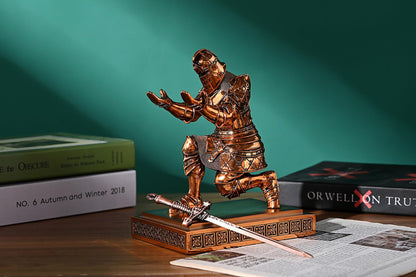 HDMbigmi King's Guard Knight Pen Holder Pen Stand Desk Organizers and Accessories Resin Pencil Holder as Gift for Office and Home (Copper(Plating))