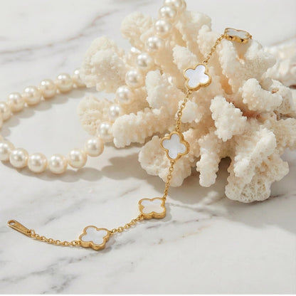 zofanvo Four Leaf Clover Bracelets 18K Gold Plated Lucky Bracelet for Women White Flower Leaf Link Lucky Bracelet Trendy Jewelry Gifts Valentine's Day/Wedding Gifts for Women-Love You Card