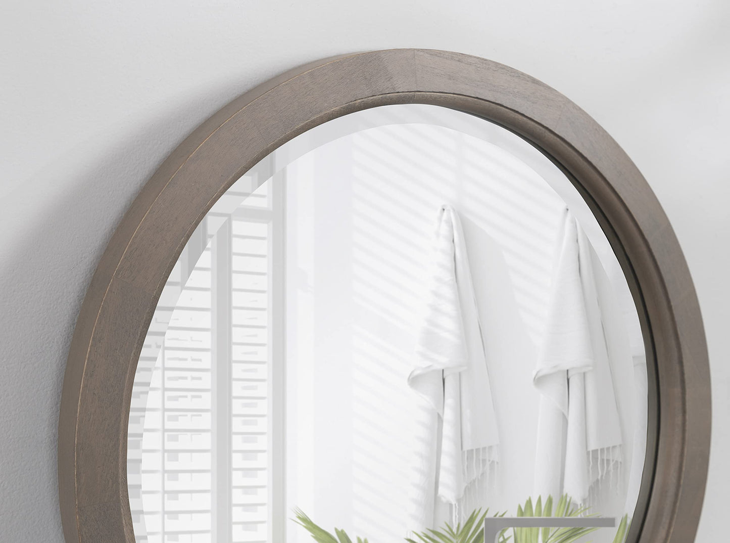 Kate and Laurel Hogan Farmhouse Round Wall Mirror; 18 Inch Diameter; Gray; Sophisticated Modern Mirror for Wall