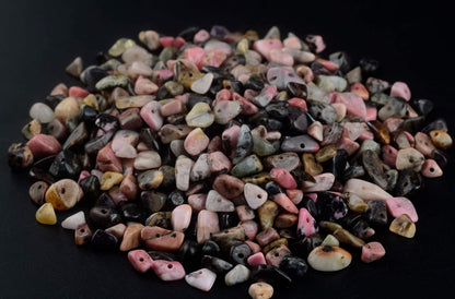 Natural Chip Stone Beads Black Stripe Rhodochrosite 5-8mm About 400 Pieces Irregular Gemstones Crystal Loose Bead Hole Drilled DIY for Bracelet Jewelry Making (5-8mm, Black Stripe Rhodochrosite)
