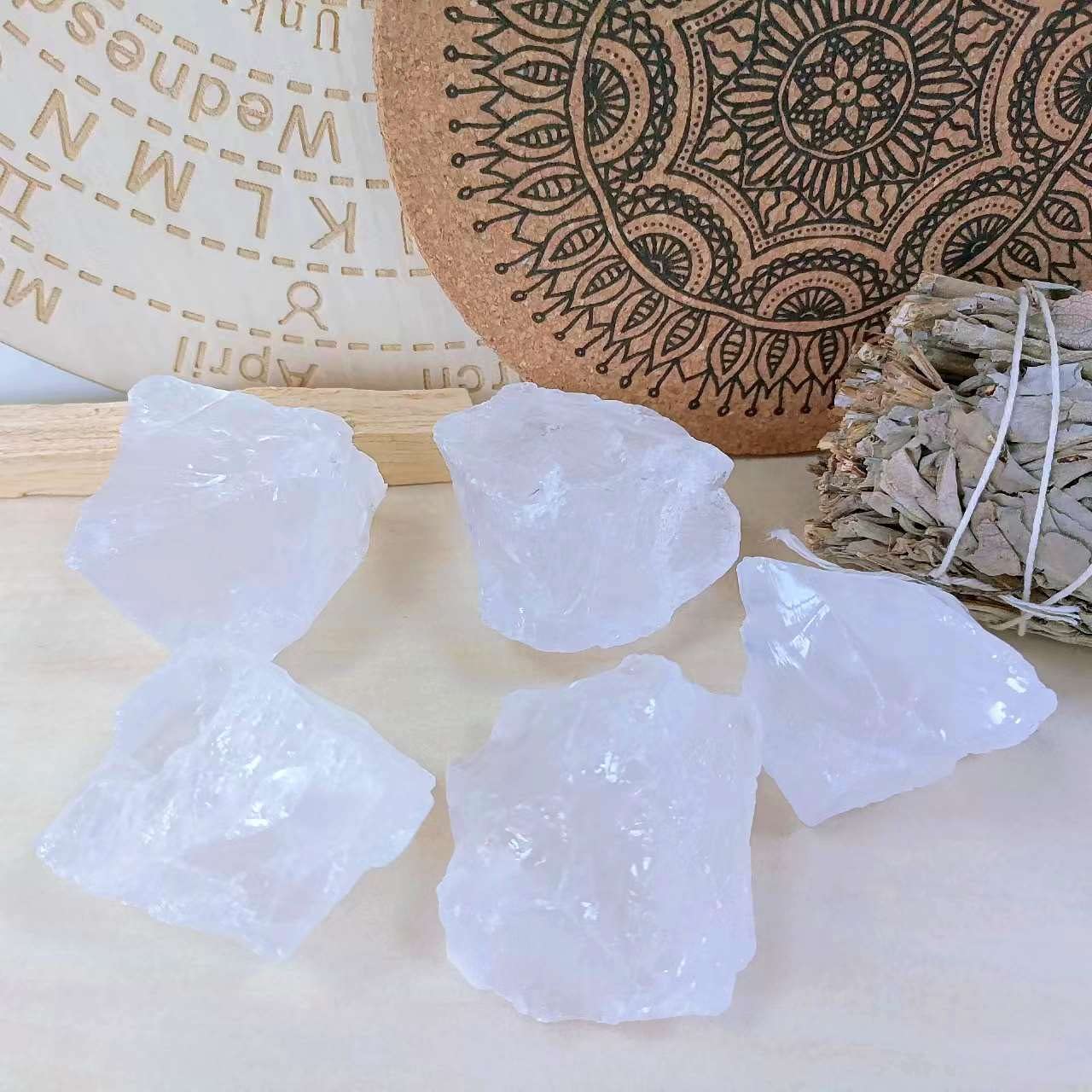 LAIDANLA 1lb 2" Clear Quartz Natural Rough Stones Crystal Large Raw Crystals Bulk Healing Gemstones for Reiki Healing Tumbling Fountain Rocks Wire Wrapping Decoration Cabbing Lapidary
