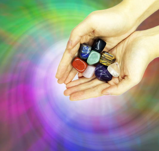 7 Chakra Stones in Oranic Shape & 1 Worry Stone in Oval Shape, Tumbled Chakra Healing Crystal & Polished Rocks for Meditation, Reiki, Chakra Balancing, Protection, and Crystal Décor
