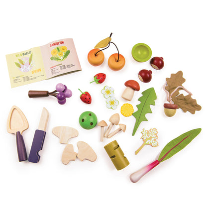 Tender Leaf Toys - Wild Wood Foraging Trug - Wood Nature Play Set with 15 Pretend Forest Finds - Includes Pocket Knife, Trowel, Recipe Leaflet - Encourages Imaginative Play, Sparks Curiosity - Age 3+