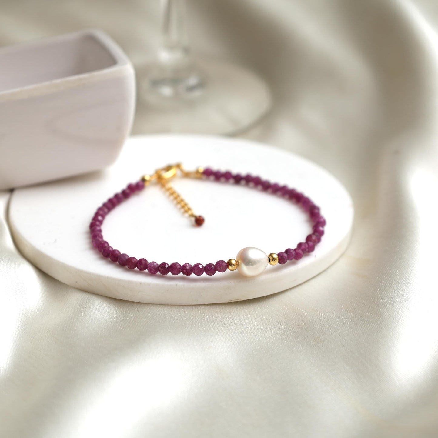 Gempires Pink Ruby Beaded Bracelets with Pearl Choker Crystal Jewelry July Birthstone Gifts 7.5 Inch Gold Plated Lightweight Gemstone Bracelets Gifts for All Occasions