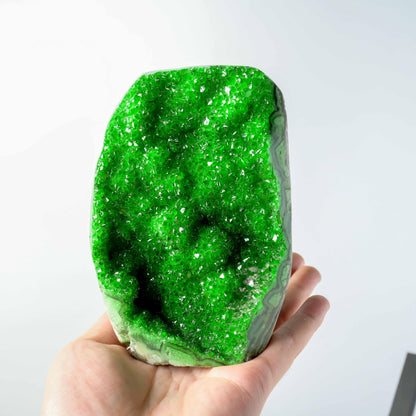 CrystalHola 200-700g Selected Raw Geode Quartz Cluster Home Feng Shui Ornaments Energy Stone Healing Tools Meditation Feng Shui Decoration,Stone Display Piece, Mineral Specimen (Green, 500-600g)