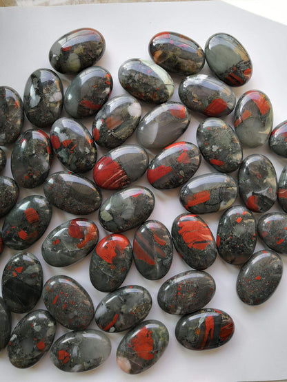 Loveliome Natural Africa Bloodstone Oval Polished Worry Stones, Healing Crystal Indoor Fountain Stones Massage Energy Anxiety Relief Items
