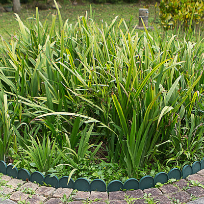 Evelyne Garden Border Edging in Half Round (Semicircle) Arched Design - 15pcs Green Yard Landscaping Fence Liner Lawn Edge Barrier - 20ft. Kit of Decorative Lawn Landscape Panels Elements