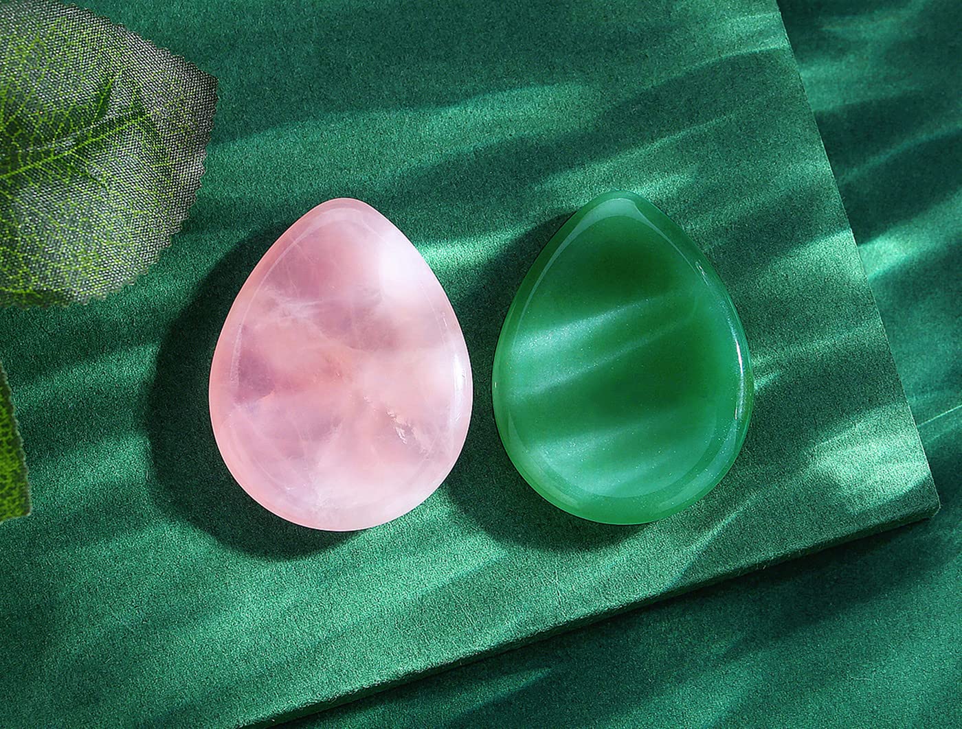 QINJIEJIE 2PCS Worry Stone Rose Quartz Hand Carved Thumb Stones Pocket Gemstones Healing Crystals Sets Green Aventurine Meditation Crystal Reiki Natural Relax Palm Stone for Anxiety Therapy Relief