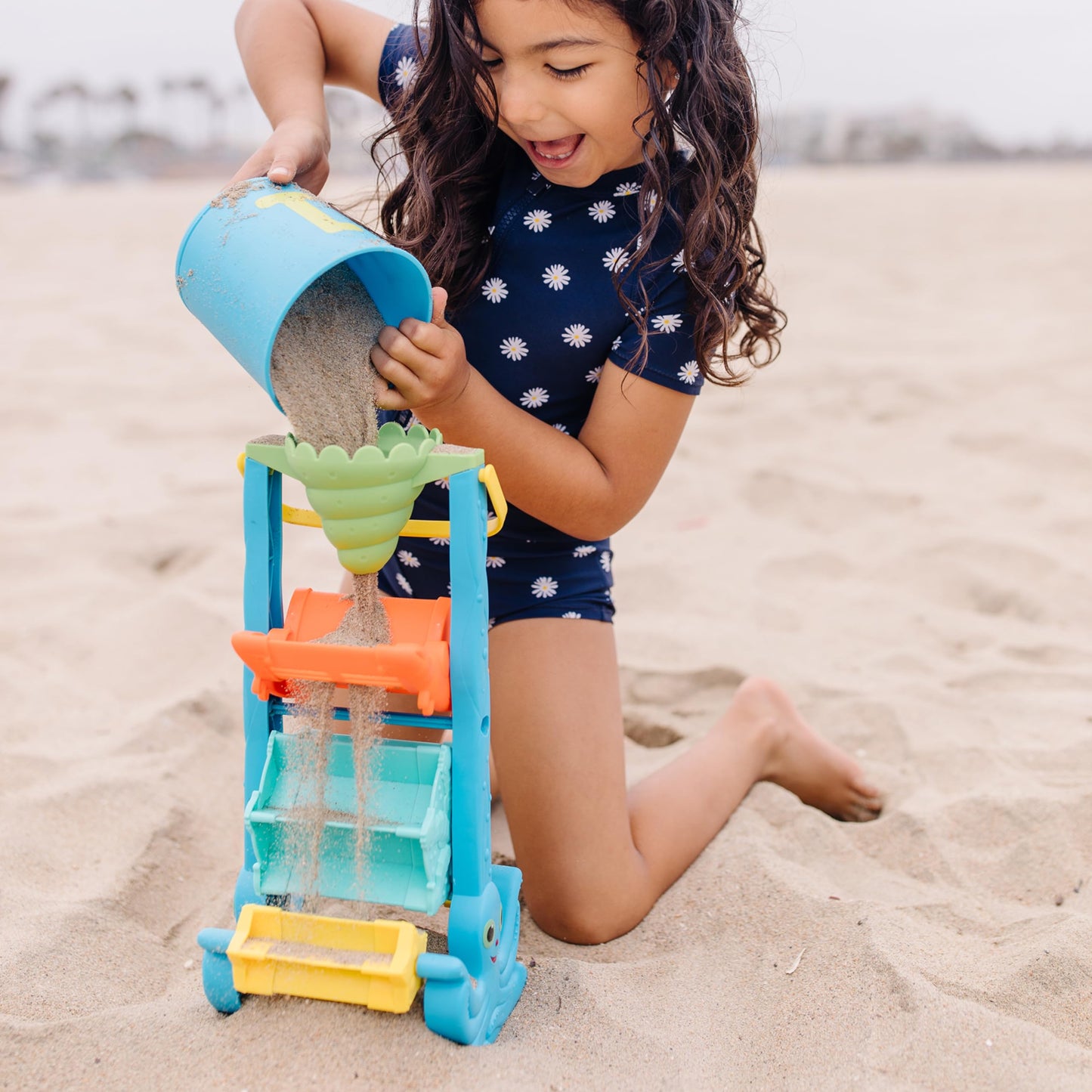 Melissa & Doug Seaside Sidekicks Funnel Fun Sand and Water Toy - Kids Outdoor Toys and Beach Toys for Toddlers, Encourages Sensory Play, Ages 2+