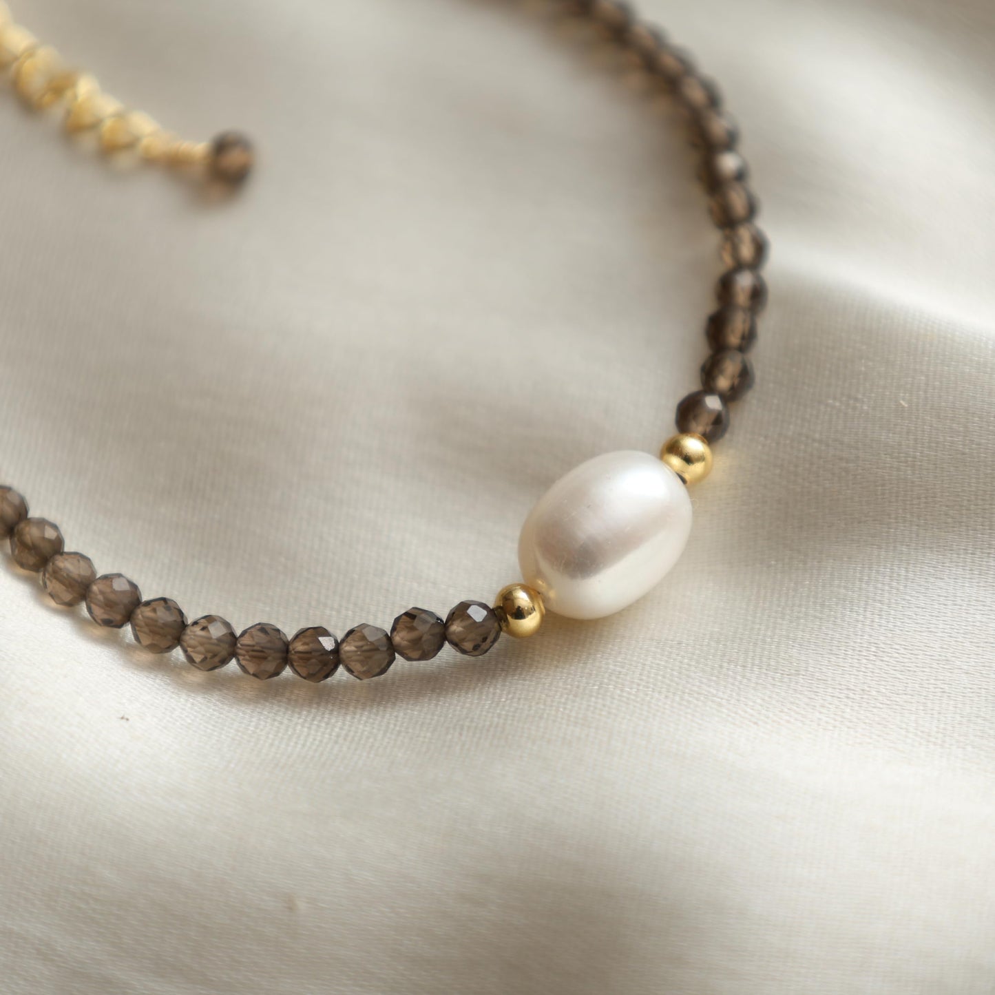 Gempires Smoky Quartz Beaded Bracelet with Freshwater Pearl Gemstone Jewelry Brown Crystal Handmade Bracelet Hypoallergenic 7.5 Inch Gold Plated Lightweight Western Jewelry