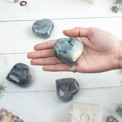 Crocon 50mm Purple Labradorite Heart stone Big Heart Shape Puff Stones Set 450+ Carats Pocket Crystal Healing Tumble Collection Palm Worry Stone Good Luck Charm Meditation Gift Craft Home Decor
