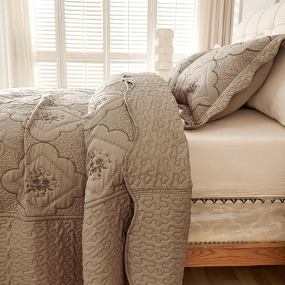 Cmfshape Floral Embroidery Quilt Set,3 Pieces King Quilt Bedding Set,Classic Diamond Pattern Quilts,Ultra Soft Lightweight Reversible Bedspread Coverlets for All Season(Taupe,102"x90")