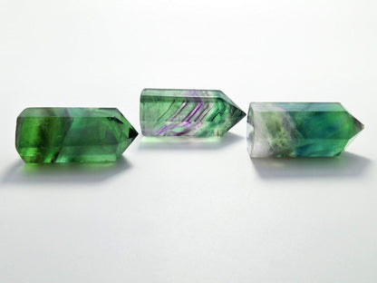 Set of 3 Pointed & Faceted Healing Crystal Wands Made of Natural Green Fluorite Stone for Reiki Chakra Meditation Therapy Décor