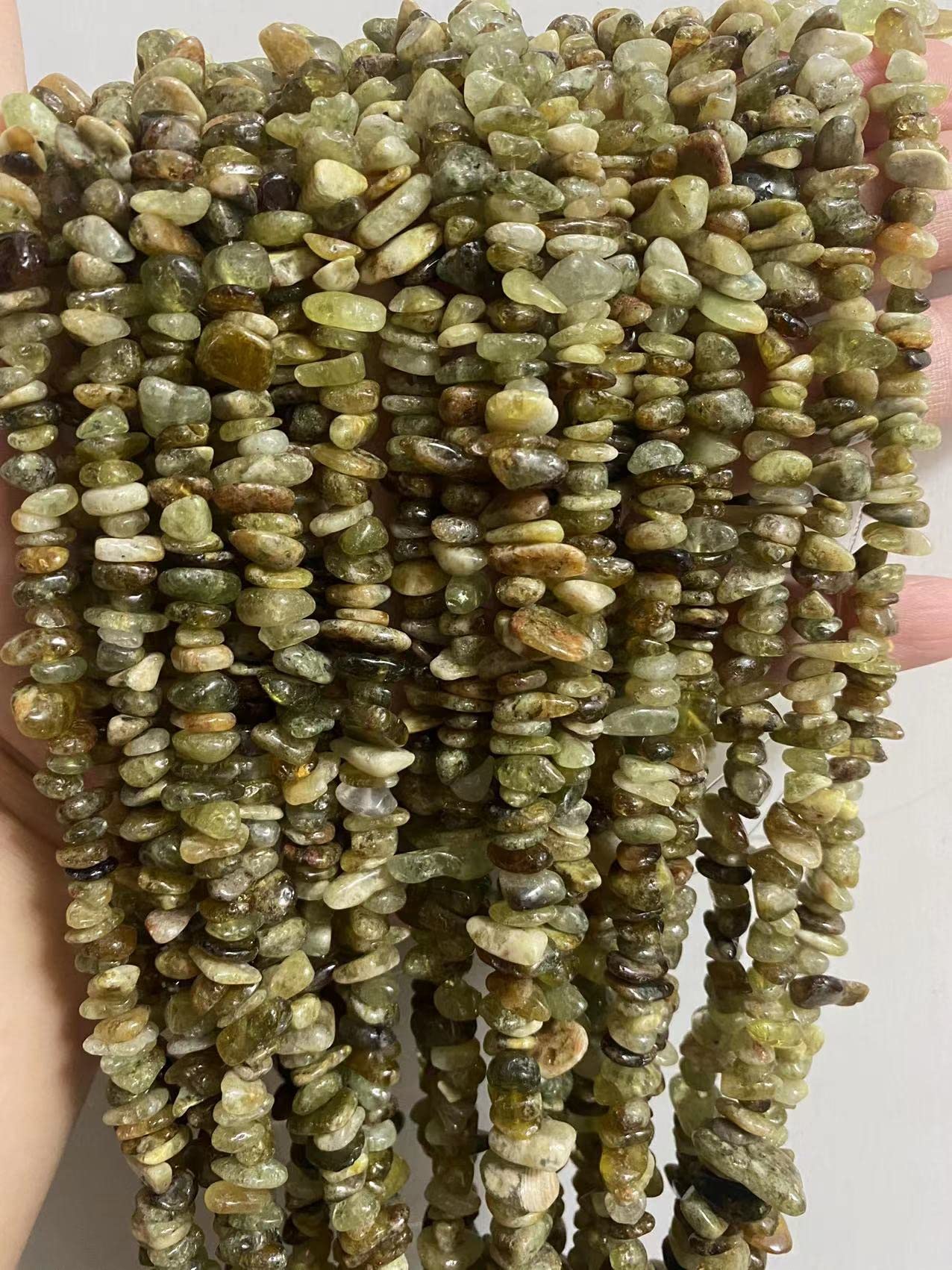 jodaying 5-8mm Natural Green Garnet Gemstone Chips Healing Gravel Bracelets Necklace Kit Irregular Tumble Stone Beads DIY Crafts Design Jewelry Making 32"