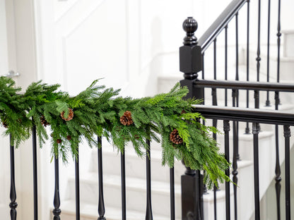 6FT Christmas Garland, Cedar Garland with Pine Cones Artificial Cypress Pine Garland for Mantle Stairs Table Indoor Outdoor Home Xmas Christmas Decor Decorations