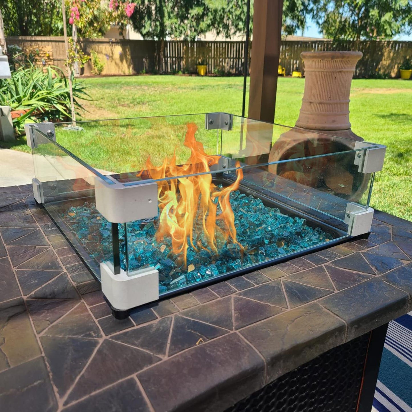 GASPRO 19.5 Inch Glass Wind Guard for Square Fire Pit Table, Thick and Sturdy Tempered Glass Panel with Hard Aluminum Corner Bracket & Rubber Feet, Easy to Assemble