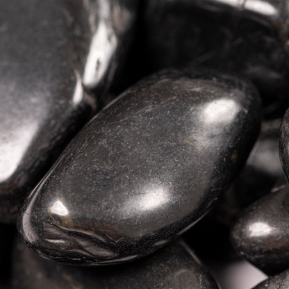 MSI Decorative Black Super Polished 0.75 in. to 1.25 in. Quartzite Pebbles 40 lb. Bag (Pallet/ 55 Bags)