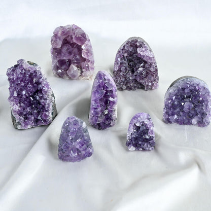 CrystalHola 200-700g Selected Raw Geode Quartz Cluster Home Feng Shui Ornaments Energy Stone Healing Tools Meditation Feng Shui Decoration,Stone Display Piece, Mineral Specimen (Purple, 200-300g)