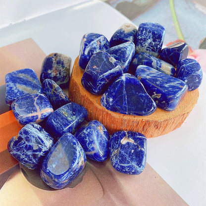 QINJIEJIE Bleu Sodalite Crystals Brazilian Polished Stone 0.6-1" Natural Irregular Stone Tumbled Reiki Healing Crystal for Succulents Plants Vase Filler Decoration Bulk 0.45 LBS