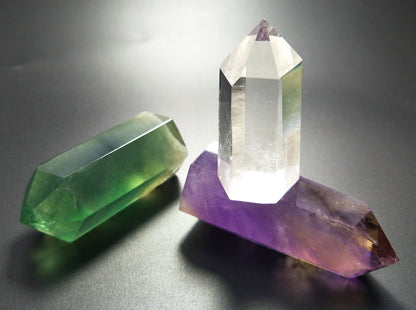 Set of 3 Healing Crystal Wands of 3 Stones: Clear Quartz, Fluorite, Amethyst Pointed & Faceted Prism Bars for Reiki Chakra Meditation Therapy Decor