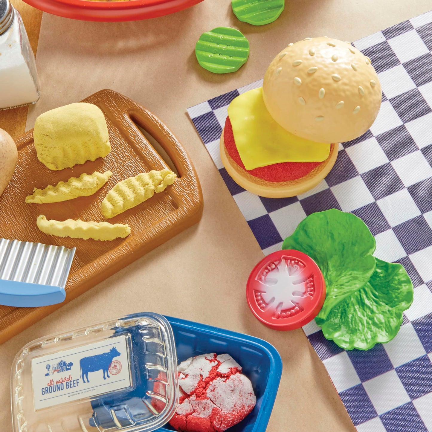 Little Tikes Creative Chefs Cheeseburger and Fries Kit with 22 Accessories, Pretend Play Cooking Set, for Boys and Girls Ages 3+ Years