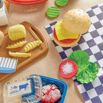 Little Tikes Creative Chefs Cheeseburger and Fries Kit with 22 Accessories, Pretend Play Cooking Set, for Boys and Girls Ages 3+ Years